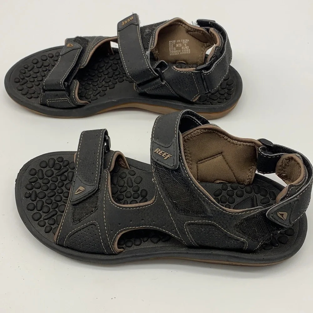 Reef Sandals with unique adjustable strap design